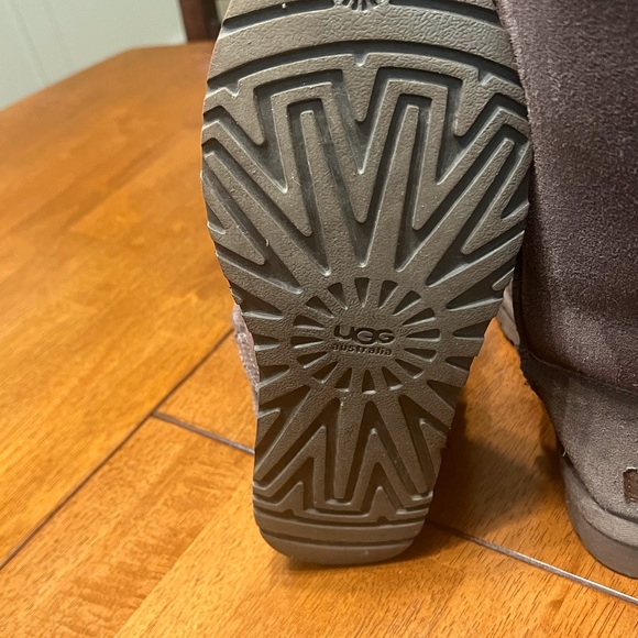 Tall UGG button boots size 8 with cleaning kit - Picture 7 of 14